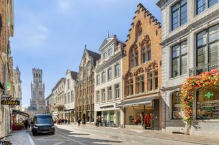 Top location: commercial property with residence in the historic city center of BrugesThis unique building is strategically located in the...