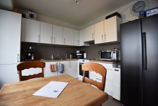 Dit ruime appartement van maar liefst 124 m² is gelegen op de 5de verdieping (lift aanwezig).Het beschikt over een inkom, gastentoilet, een ruime...