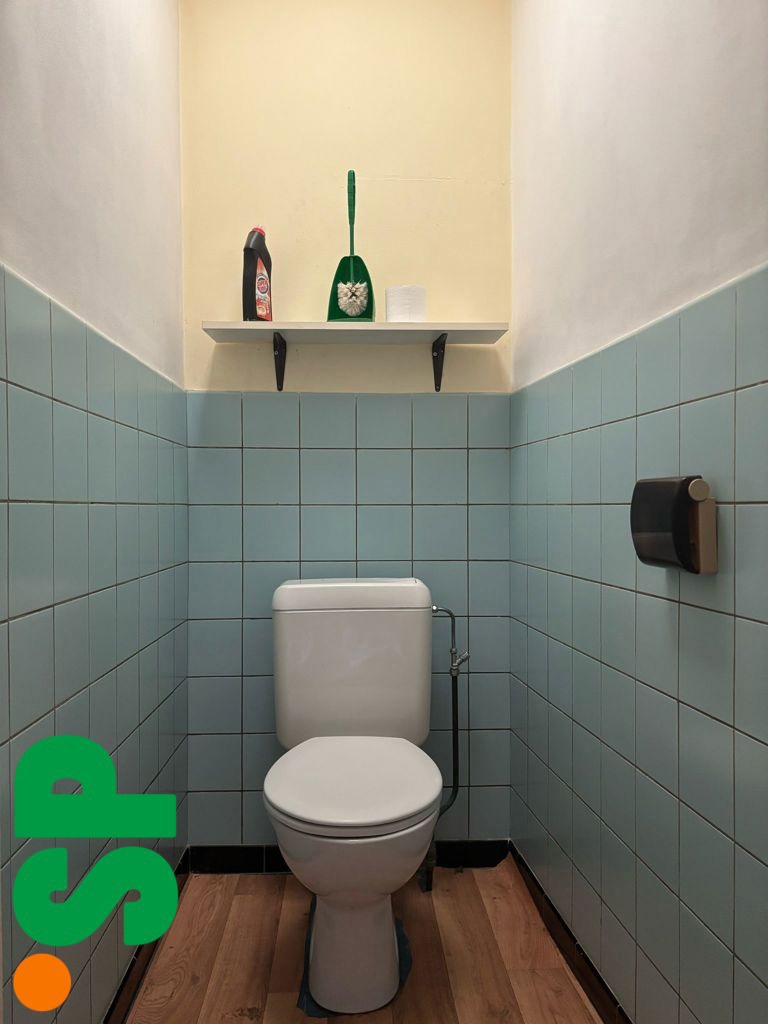 Appartement met 2 slaapkamers, terras en garage nabij het centrum van Geel.  - foto 4