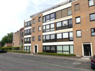 Op een rustige ligging en slechts op enkele minuten van de invalswegen, openbaar vervoer en winkels treft u dit gezellig appartement. Het appartement...