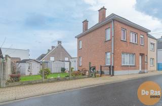 EERSTE BEZOEKDAG ZONDAG 8 MAART VAN 10u TOT 14u (ENKEL OP AFSPRAAK !!)Naar indeling beschikt de woning op het gelijkvloers over een aparte inkomhal,...