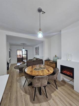 -VERKOCHT- Centraal gelegen starters appartement. Dit appartement is gelegen is een kleinschalig gebouw en nabij openbaar vervoer, winkels, scholen...