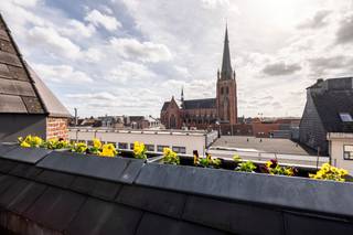 Ruim en instapklaar duplexappartement van ca. 131 m², gelegen op de 4e verdieping van Residentie “Prins De Merode” in het hart van Turnhout...