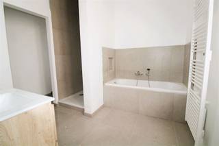 Welkom in deze moderne, instapklare woning in Menen. Met een bewoonbare oppervlakte van 127 m² biedt dit huis een ruim en licht geheel,...