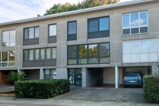 Ligging: Volledig vakkundig gerenoveerde (2023!)bel etage woning met 3-4 slaapkamers en groot terras achteraan.De wijk rond de Bosuil staat bekend om...