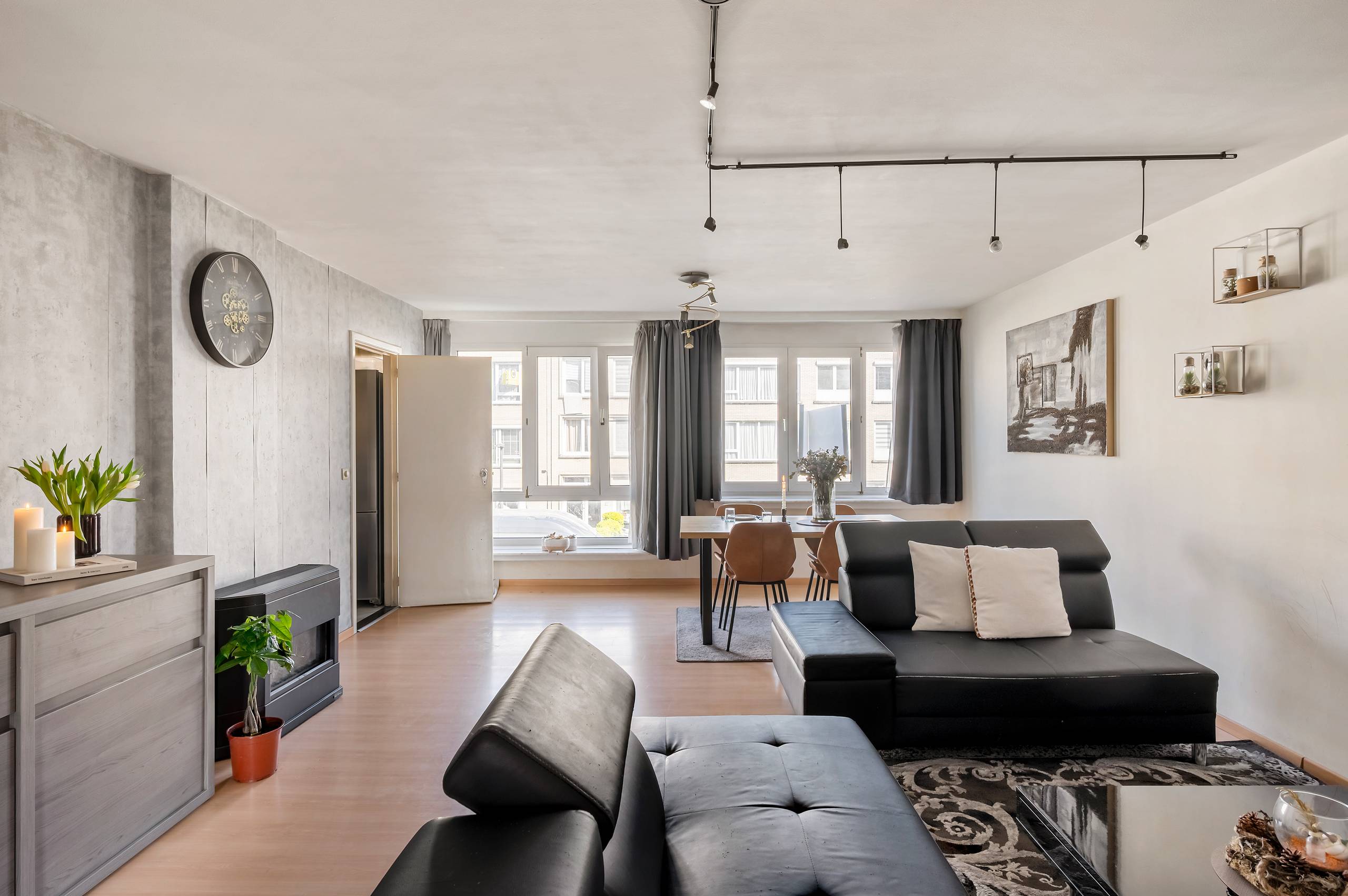 Lichtrijk tweeslaapkamerappartement in een rustige straat - foto 2