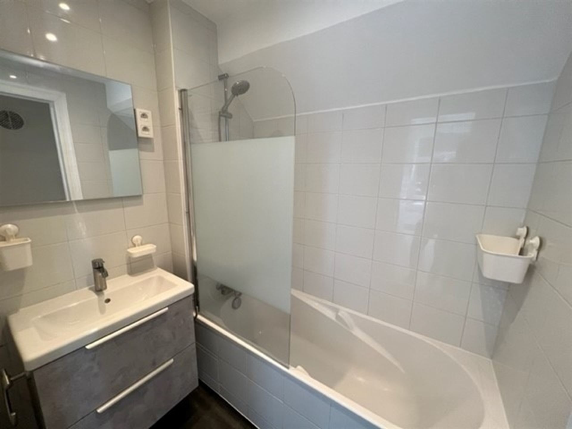 Karaktervol appartement met 2 slaapkamers, polyvalente ruimte en authentieke elementen in de Europese Wijk - foto 4