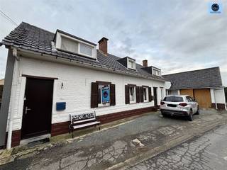 AUTHENTIEKE HOEVE MET 3 KAMERS EN TUINAdres: Keistraat 2 en 2BRichtprijs : 225.000 euro De woning is gelegen in het rustige en landelijke...