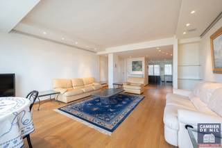 <p><strong>Appartement meublé agréable avec vue sur mer, situé à proximité immédiate de la place Albert, dans le Zoute.</strong><br />Composition : hall d’entrée avec vestiaire et toilette, séjour/salon spacieux avec petite terrasse, cuisine équipée avec coin petit-déjeuner, deux grandes chambres, une salle de bain, cave privative. Local à vélos commun dans la résidence.<br />Garage box facilement accessible inclus dans une résidence voisine située sur la Kustlaan.</p>
<p><strong>N'hésitez pas à nous contacter pour plus d'informations.</strong></p>
<p><strong>CONDITIONS DE LOCATION :</strong></p>
<ul>
<li>
<p>L’appartement peut être loué tant en nom propre qu’au nom d’une société</p>
</li>
<li>
<p>En cas de taxe de seconde résidence, celle-ci est à charge du locataire</p>
</li>
<li>
<p>Les charges de consommation (électricité, gaz, eau et télécom) sont au nom du locataire et ne sont pas comprises dans le loyer mensuel</p>
</li>
<li>
<p>Le loyer mentionné ci-dessus comprend les charges communes</p>
</li>
<li>
<p>Garantie locative de 3 mois</p>
</li>
<li>
<p>Assurance à souscrire au nom du locataire</p>
</li>
<li>
<p>Paiement du premier mois de loyer à la signature</p>
</li>
</ul>