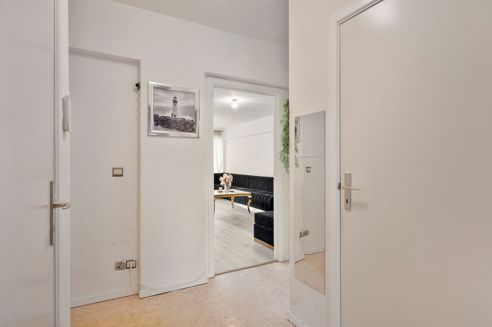 Energiezuinig en gezellig verhuurd appartement met 2 slaapkamers en balkon achteraan nabij het station van Kortrijk - foto 1