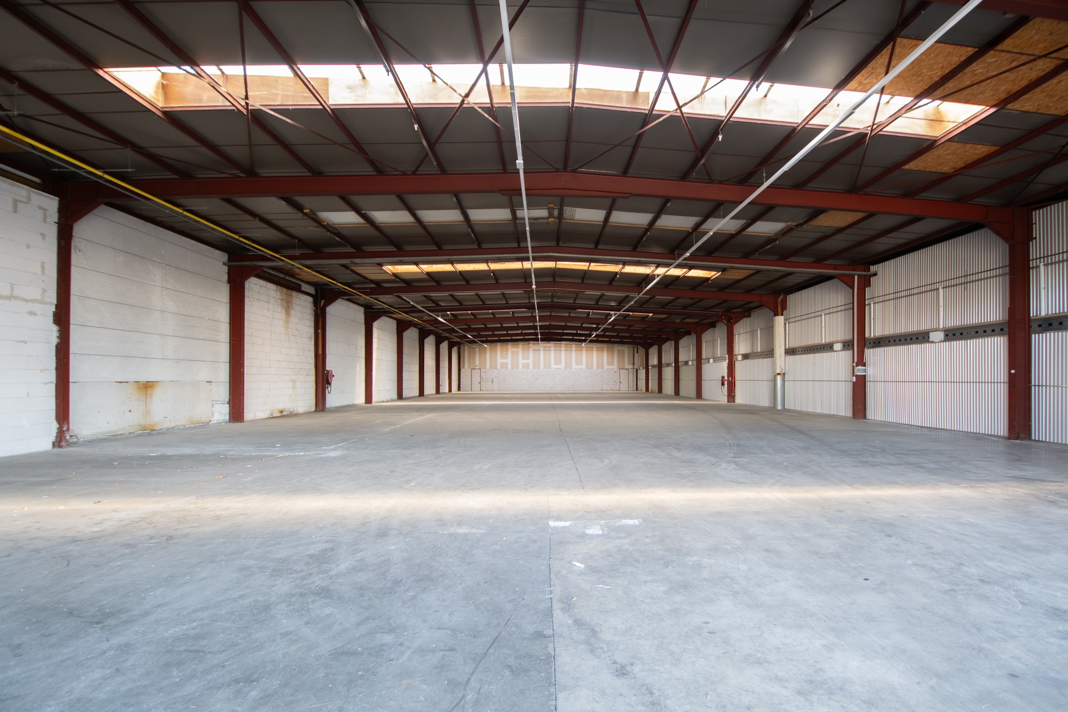 Magazijn van 1.200m² in industriepark "De Bruwaan" te Oudenaarde - foto 2