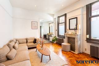 <strong>Karaktervolle en authentieke herenwoning met 4 slaapkamers gelegen in de prachtige Van Putlei te Antwerpen. <br />Een uiterst residentiële locatie in het centrum van Antwerpen, op wandelafstand van het Harmonie- en Albertpark, winkels, leuke restaurants, scholen, supermarkt en vlakbij alle belangrijke in- en uitvalswegen.<br />Tal van authentieke elementen zoals parketvloeren, mozaïek vloeren, originele schouwen en hoge plafonds. <br /><br />INDELING;</strong><br /><span>Via de INKOMHAL op een mozaïekvloer komt u binnen in de lichtrijke woonkamer en eetkamer beide voorzien van parket en een marmeren sierschouw. De volledig ingerichte keuken beschikt over opbergkasten en diverse toestellen, waaronder een 1,5 spoelbak, kookplaat, dampkap, koelkast, afwasmachine, magnetron en oven. Vanuit de leefruimte en keuken heeft u toegang tot het terras en de stadstuin. Daarnaast is er op de gelijkvloerse verdieping een apart toilet aanwezig.<br /><br />Via de inkomhal met mozaïekvloer komt u binnen in de lichtrijke woonkamer en eetruimte, beide voorzien van parket en een marmeren sierschouw. De volledig ingerichte keuken beschikt over opbergkasten en diverse toestellen, waaronder een 1,5 spoelbak, kookplaat, dampkap, koelkast, afwasmachine, magnetron en oven. Vanuit de leefruimte en keuken heeft u toegang tot het terras en de stadstuin. Daarnaast is er op de gelijkvloerse verdieping een apart toilet aanwezig.<br /></span><br />De houten trap leidt u naar de eerste verdieping. Hier bevinden zich twee slaapkamers van ca. 18m² en 12m², evenals een volledig ingerichte badkamer met dubbele wastafel in een meubel, toilet, handdoekdroger en een regendouche.<br /><br />Op de tweede verdieping vindt u de derde en vierde slaapkamer van respectievelijk ca.18m² en 12m². Daarnaast is er een tweede badkamer, uitgerust met een handdoekdroger, dubbele wastafel in een meubel en een toilet.<span><strong><br /></strong></span><br /><span>Ingerichte SOUTERRAIN met polyvalente ruimte/bureau, ideaal als thuiskantoor, hobbyruimte of ontspanningsruimte ca. 15m². Verder is er nog een apart toilet, een berging, een wasplaats, hal met ingebouwde kasten, en een technische ruimte/stookruimte. Deze verdieping geeft ook toegang tot de tuin.<br /></span><br /><br /><span><strong>BIJZONDERHEDEN: <br /></strong>* Karaktervolle herenwoning met tal van originele elementen: zoals parketvloeren, mozaïek vloeren, originele schouwen, hoge plafonds </span><br />* Gelegen in de begeerde Van Putlei te Antwerpen <br />* Stadstuin met aangelegd terras<br />* Extra i<span>ngerichte souterrain met polyvalente ruimte /bureau ideaal als thuiskantoor, hobbyruimte of ontspanningsruimte </span><br />* Dubbele beglazing, alarminstallatie, verwarming op gas<br />* Renovatieverplichting