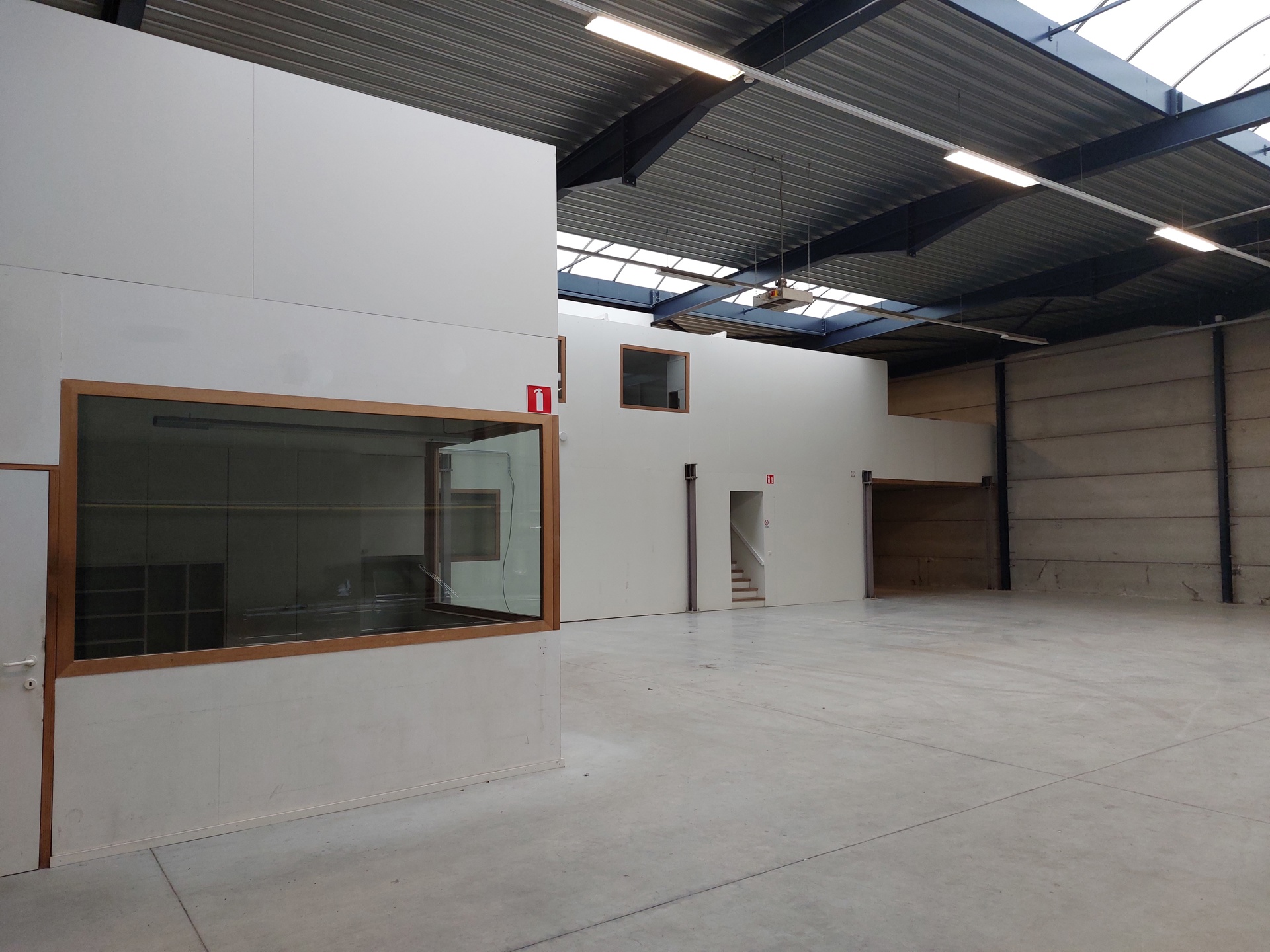 KMO-unit van 500 m² inclusief ong. 150 m² kantoren - foto 2