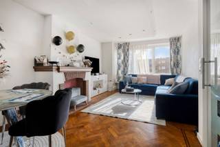 Appartement met twee slaapkamers en terras te koop in Deurne.Indeling: Inkomhal, living, keuken, badkamer met douche, apart toilet, twee...