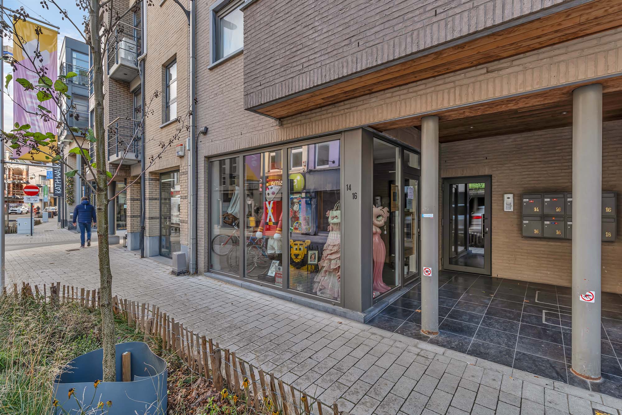 Commercieel gelijkvloers te centrum Ninove - foto 3