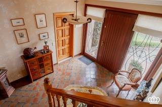 Schitterend gelegen split-level woning nabij Kalmthoutse Heide met o.a. leefruimte, ingerichte keuken, ruime veranda, bijkeuken,...