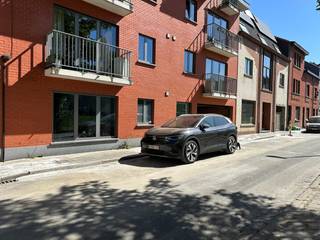 Dit appartement is gelegen in een rustige zijstraat van de Coupure op de gelijkvloerse verdieping en maakt deel uit van een kleinschalige...