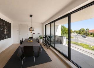 TE HUUR - BEERVELDE. In Beervelde bevindt zich dit prachtige moderne appartement waar licht, ruimte en comfort perfect samenkomen. Dankzij de...