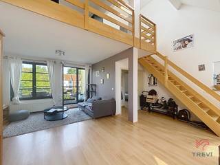 EVERE, in een rustige en residentiële buurt, dicht bij het gemeentehuis, bevindt zich dit ongemeubileerde duplexappartement met 2 slaapkamers en...