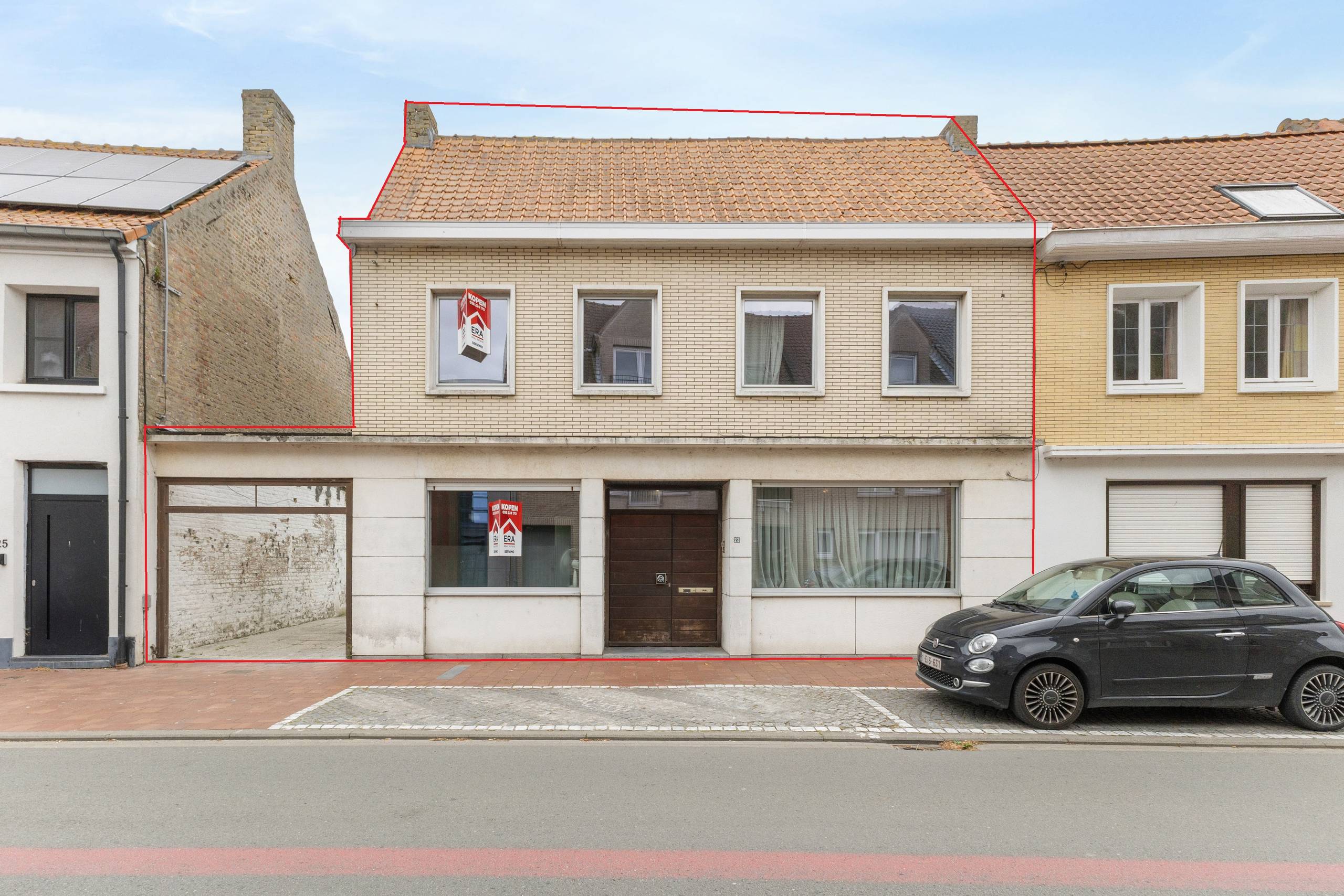 Te renoveren gezinswoning met 4 garages - foto 1