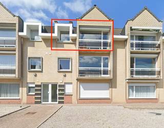 Een lichtrijk appartement op de 2e verdieping ....<br /><br />Via de lift gaan we naar de 2e verdieping van deze kleine residentie. We komen het appartement binnen in de hal met apart toilet. Van hieruit is er ook toegang tot de slaapkamers, de badkamer en de leefruimte. De badkamer beschikt over een lavabo en ligbad. Langs de achterzijde zijn er 2 ruime slaapkamers. Vanuit één slaapkamer is er toegang tot het terras achteraan. Langs de voorkant vinden we de lichtrijke living met aansluitend de keuken. Aangrenzend aan de keuken is er een handige berging. Langs de voorzijde is er een klein terras. <br /><br />Het appartement wordt momenteel door de eigenaar opgeschilderd.<br />Centrale verwarming op aardgas. <br />Geen gemeenschappelijke kosten.<br />Dit appartement heeft een uitstekend EPC.<br /><br />We vinden dit appartement terug pal in het bruisende centrum van Lauwe met alle winkels (bakker, slager, supermarkt, openbaar vervoer, ...) op wandelafstand.