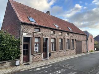 ANCIEN MAGASIN DE VILLAGE AVEC HABITATION COMPRENANT : ESPACE MAGASIN ; ESPACE DE VIE ; SALON ; CUISINE ÉQUIPÉE AVEC DOUBLE ÉVIER,...