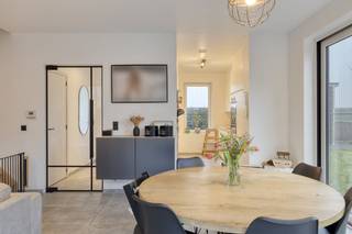 Cette maison BEN économe en énergie, construite en 2020, est située dans un quartier résidentiel calme à la frontière avec Langerbrugge (Evergem)...