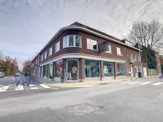 Bent u op zoek naar een solide investering met een onmiddellijk en stabiel rendement?Deze vennootschap omvat een geheel aan onroerende...