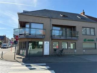 Appartement op een leuke ligging nabij het centrum van Belsele. Dit appartement biedt een zeer mooie afwerking en verrassend ruime kamers. Via...