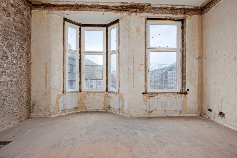 Pand met authentieke gevel op toplocatie – 355 m² renovatiepotentieel - foto 3
