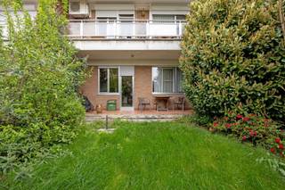  This apartment is located in Edegem at Ernest Jouretlaan 21 , a quiet and sought after residential area with easy access to the center,...