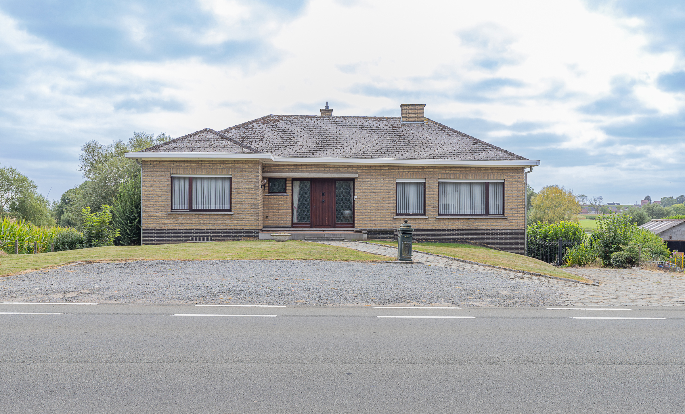 LIERDE - Stevige en verzorgde 4-gevelwoning met open zicht - foto 1