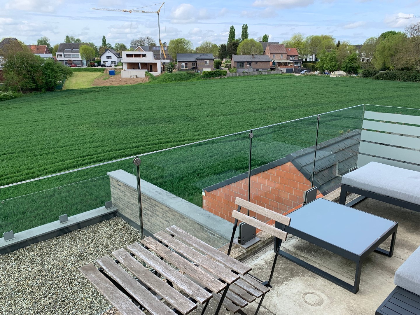 GEZELLIG APPARTEMENT MET 2 SLAAPKAMERS, TERRAS, KELDER EN 1 AUTOSTANDPLAATS TE BILZEN! - foto 4