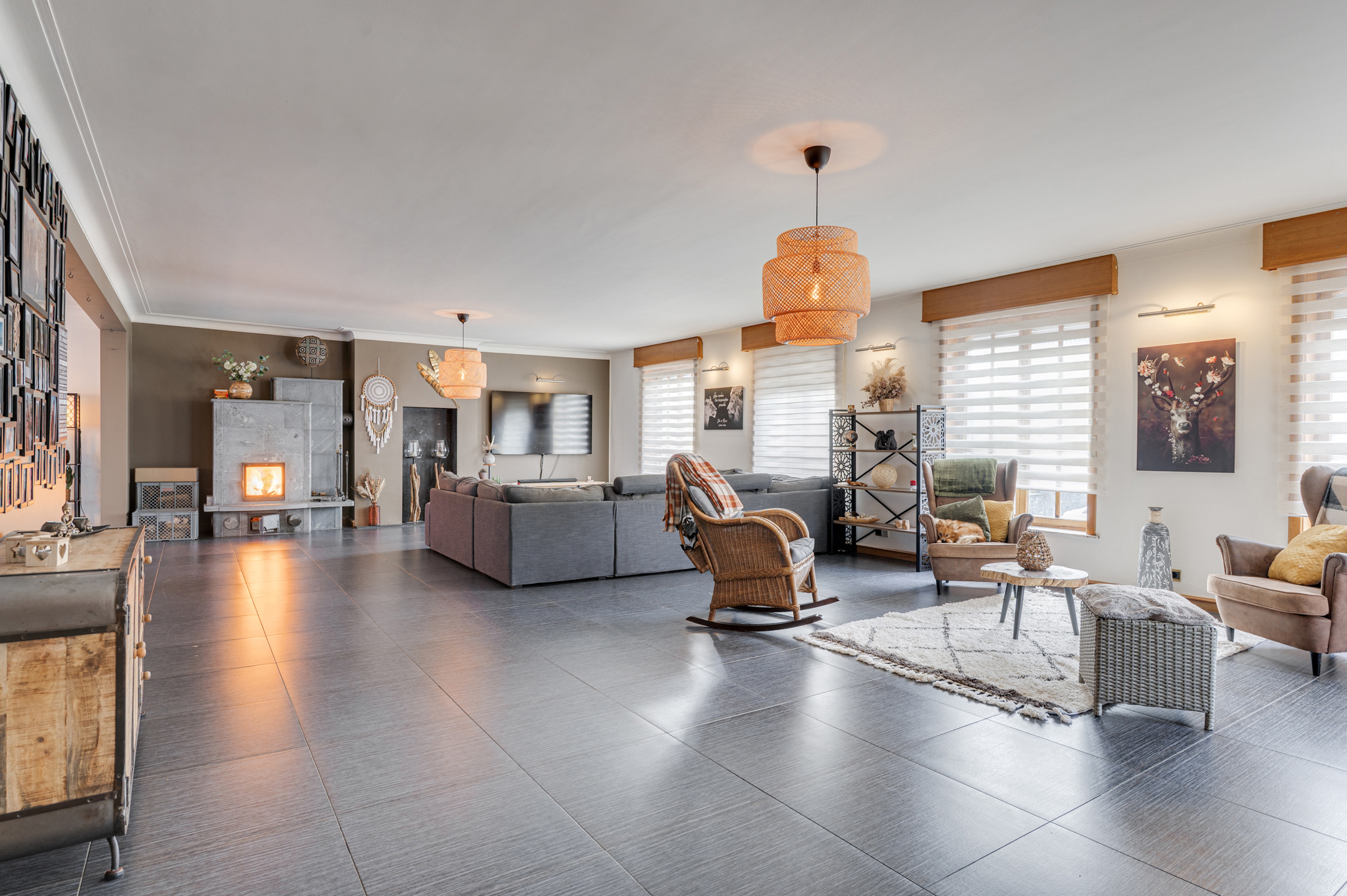 TE KOOP – UITZONDERLIJKE WONING MET ZELDZAAM GROTE VOLUMES - foto 3