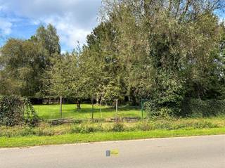 Gunstig gelegen perceel bouwgrond van 1.006m² geschikt voor een open bebouwing.Dit mooie perceel is residentieel gelegen nabij het dorp van Halle...