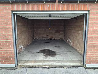 garage; 4.90m x 3.25 m met kantelpoort<br />Garage nummer 17.