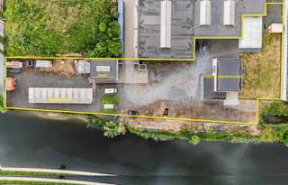 Dit project op de Unalsite van Geraardsbergen op een perceel van 3670 m2 omvat : 1. Kantoorruimte met woning Totale beschikbare oppervlakte...