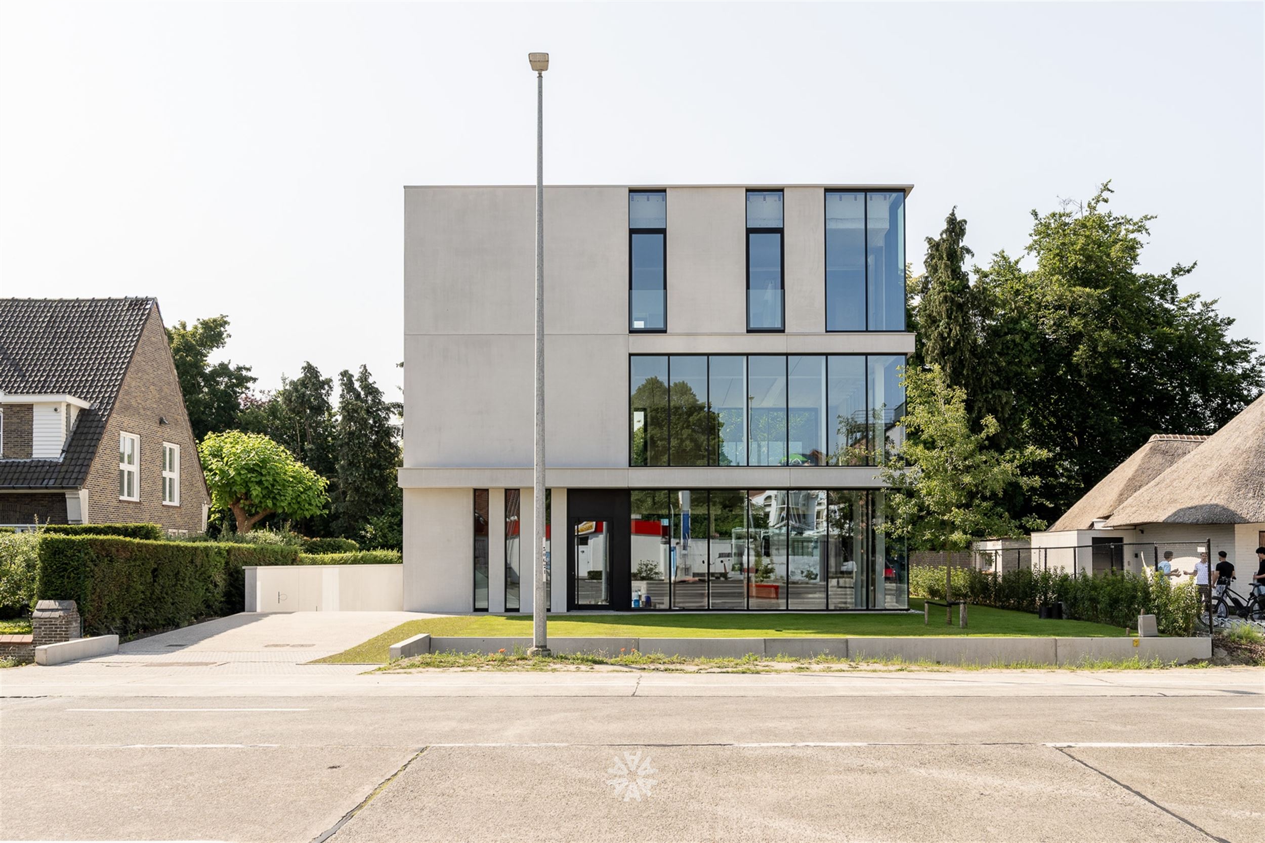 Modern en energiezuinig casco kantoorgebouw op toplocatie in Sint-Denijs-Westrem (Gent) - foto 2