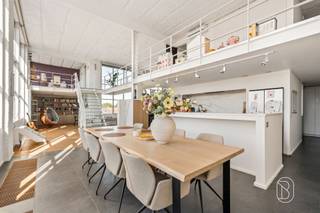 Located in this former wool mill, you’ll find this exceptional 340-square-meter loft, spread over two floors and finished with high-quality materials. A property that excels in space, light, and comfort. Beautiful terrace with a stunning view of the greenery and the landscape of the Flemish Ardennes.The first floor welcomes you with a stylish entry hall, a guest restroom, and an open, fully equipped kitchen with a cooking island. The spacious living area with a library flows seamlessly onto the sunny terrace, ideal for relaxation. This level also features a spacious bedroom with a luxurious bathroom (bathtub, shower, double sink, and toilet), a practical laundry room, and a storage room.On the second floor, you’ll find an impressive landing with a loft, two full-sized bedrooms, and a sauna. The second bathroom is equipped with a shower and double sink.The loft features two underground parking spaces and a spacious basement storage area.This unique residence combines modern finishes (hardwood floors, aluminum window frames, custom-made features, air conditioning, and electric blinds) with an excellent location near amenities, public transportation, and easy access to major roads.An exceptional opportunity for those seeking space, luxury, and character.For sale through Immo Beguin, your real estate expert since 2009. With offices in: Ronse, Waregem, Kortrijk, Lessines, Deinze, Tournai, Mouscron, and Nieuwpoort.✉️ info@immobeguin.be