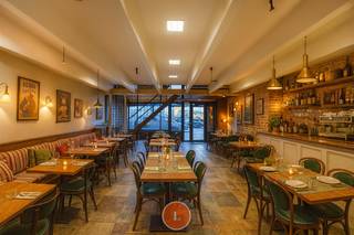 Dit handelspand met tuin is op zoek naar zijn nieuwe eigenaars!De ligging als handelspand is uitstekend! Het pand bevindt zich tussen Geluwe en Menen...