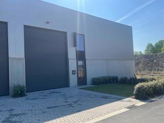 - nieuwbouw<br />- 1 sectionaal poort<br />- Bornem<br />- te huur<br />- per direct beschikbaar
