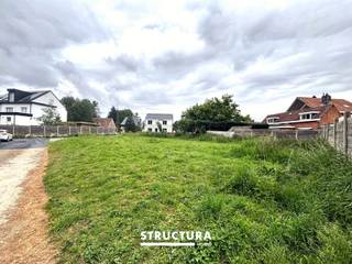 Bouwgrond voor halfopen bebouwing te koop op absolute voorkeursligging in het idyllische Mollem!Het betreft een perceel van 3a 43ca met een...