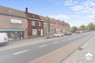 Gezellige woning met stadstuin en 2 garages op wandelafstand van de Grote Markt in IeperOp een toplocatie in het hart van Ieper, op slechts enkele...