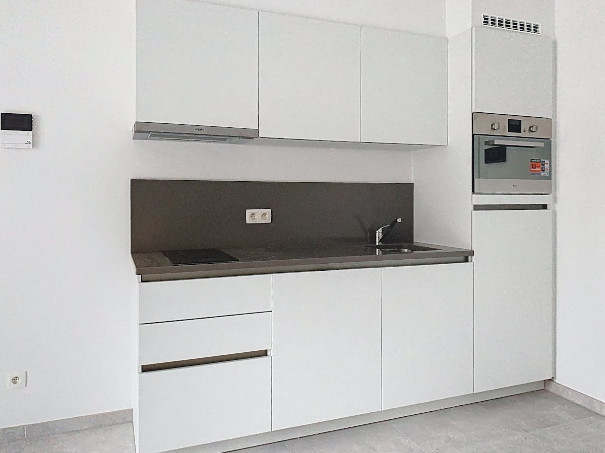 Tour & Taxis - Spacious new-build studio for rent - photo 4