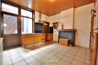 In de dorpskern van Ename, een deelgemeente van Oudenaarde treffen we deze eigendom. Rustig gelegen in de charmante dorpssfeer en doch een...