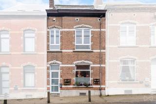 We Invest Waterloo presents a new house in need of refreshing, located in Braine-l'Alleud, within walking distance of the town centre.With a gross...