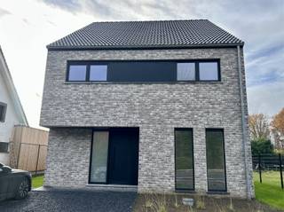 OPEN HUIS Zat. 20/12 Deze nieuwbouwwoning met 4 slpks is vrijblijvend te bezichtigen op zaterdag 20 december tussen 15u00 en 16u00. U bent van...