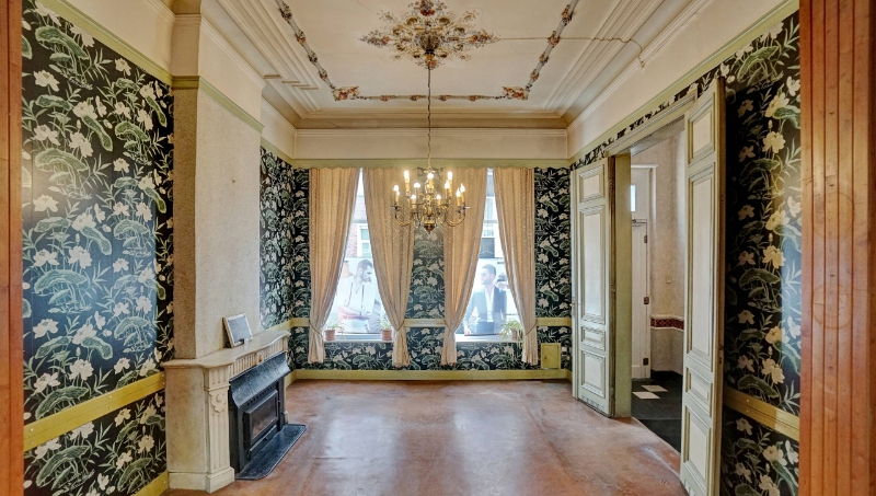 Ruime herenwoning van 270m² op 1 are 79 ca met stadstuintje en met mogelijkheid praktijkruimte - foto 2