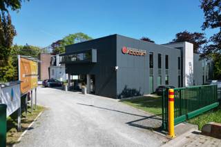 Dit kantorencomplex is uitstekend gelegen langs de Brusselsesteenweg in Melle. De locatie biedt een ideale bereikbaarheid met de opritten van de...