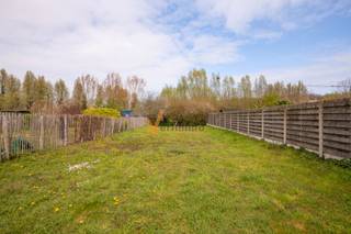Bouwgrond voor halfopen gekoppelde bebouwing geschikt voor eengezinswoning In deze verkaveling is het toegelaten om de woning als zorgwoning te...